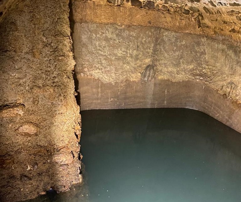 Dal cantiere della piazza emerge un’antica vasca