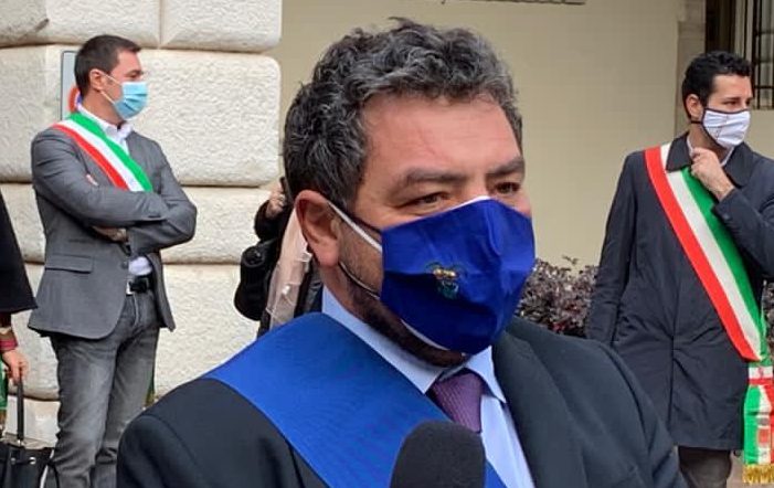 Alghisi scrive a Bertolaso: “Concentrate i vaccini a Brescia”