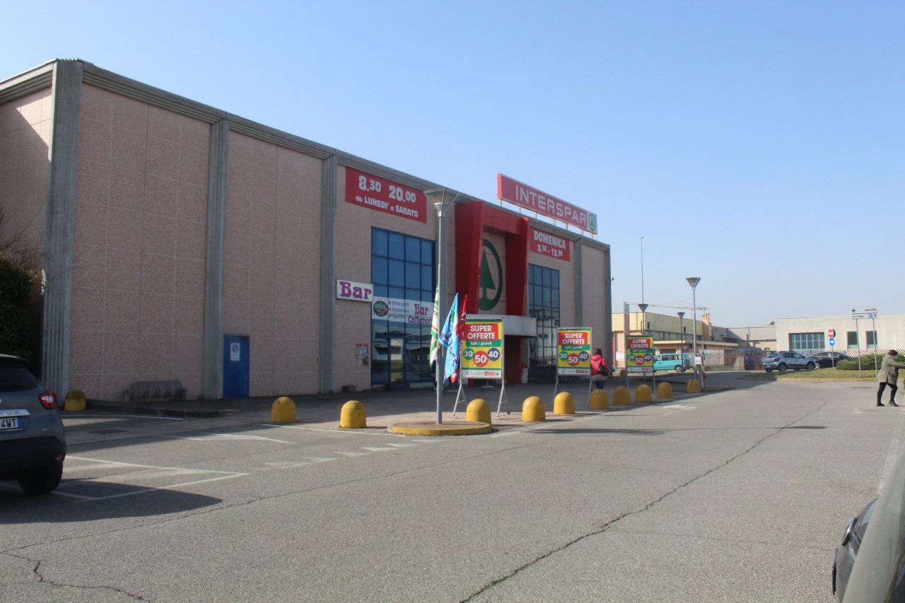 Chiusura provvisoria per cash&carry e quattro supermercati