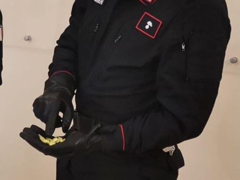 Arrestato un quarantottenne per spaccio e detenzione di sostanze stupefacenti