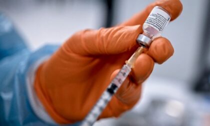 Vaccinazioni anti-Covid in farmacia, il ministro Speranza: «Firmato il protocollo»
