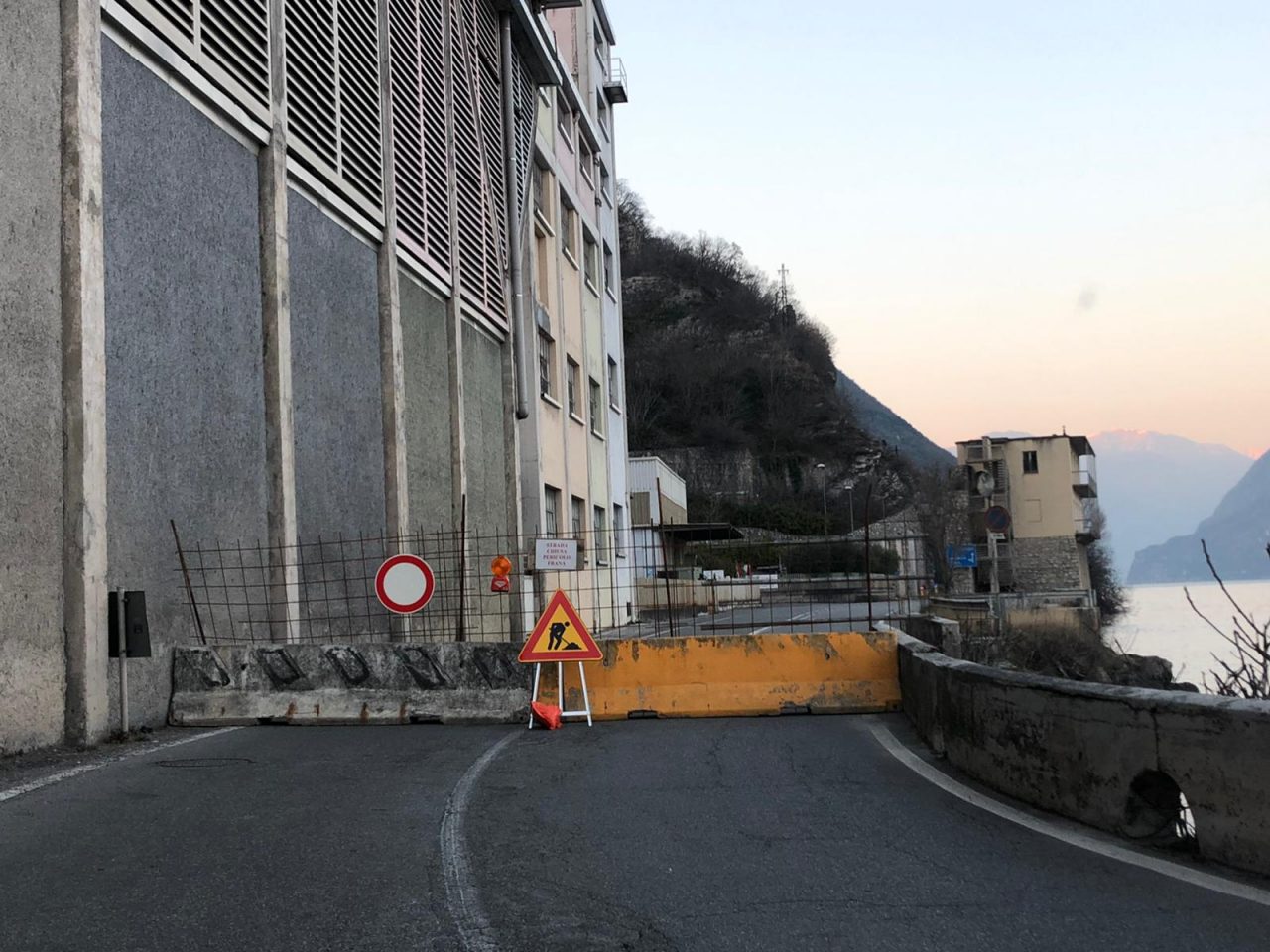 La frana frena: si esce dalla fase di Attenzione e riapre la litoranea