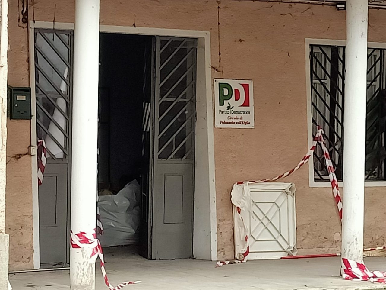Furto nella sede del Pd: ladri scappano con la stufa a pellet