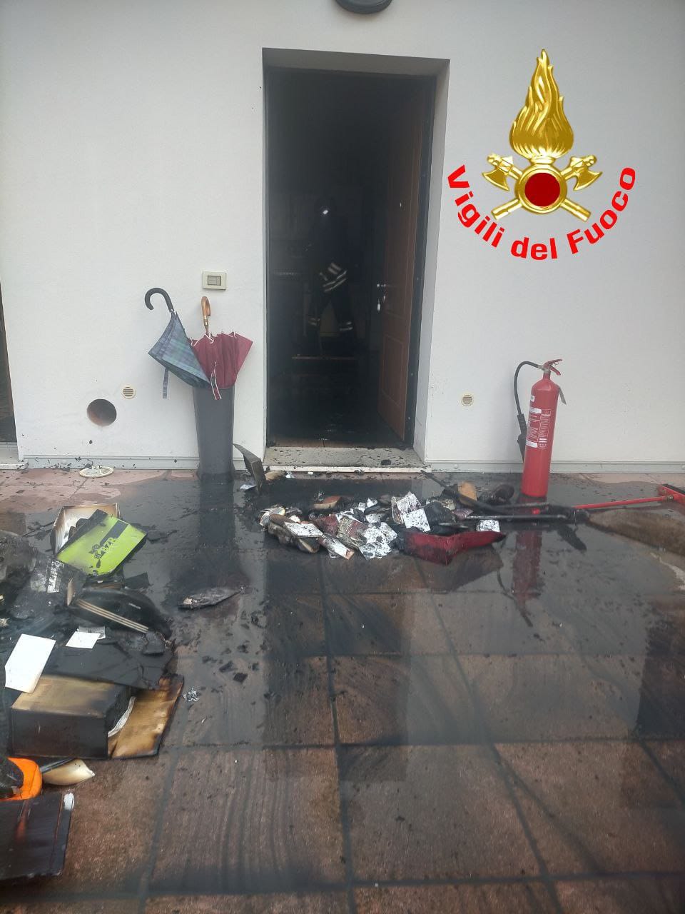 Incendio in un appartamento: intervengono i Vigili del fuoco