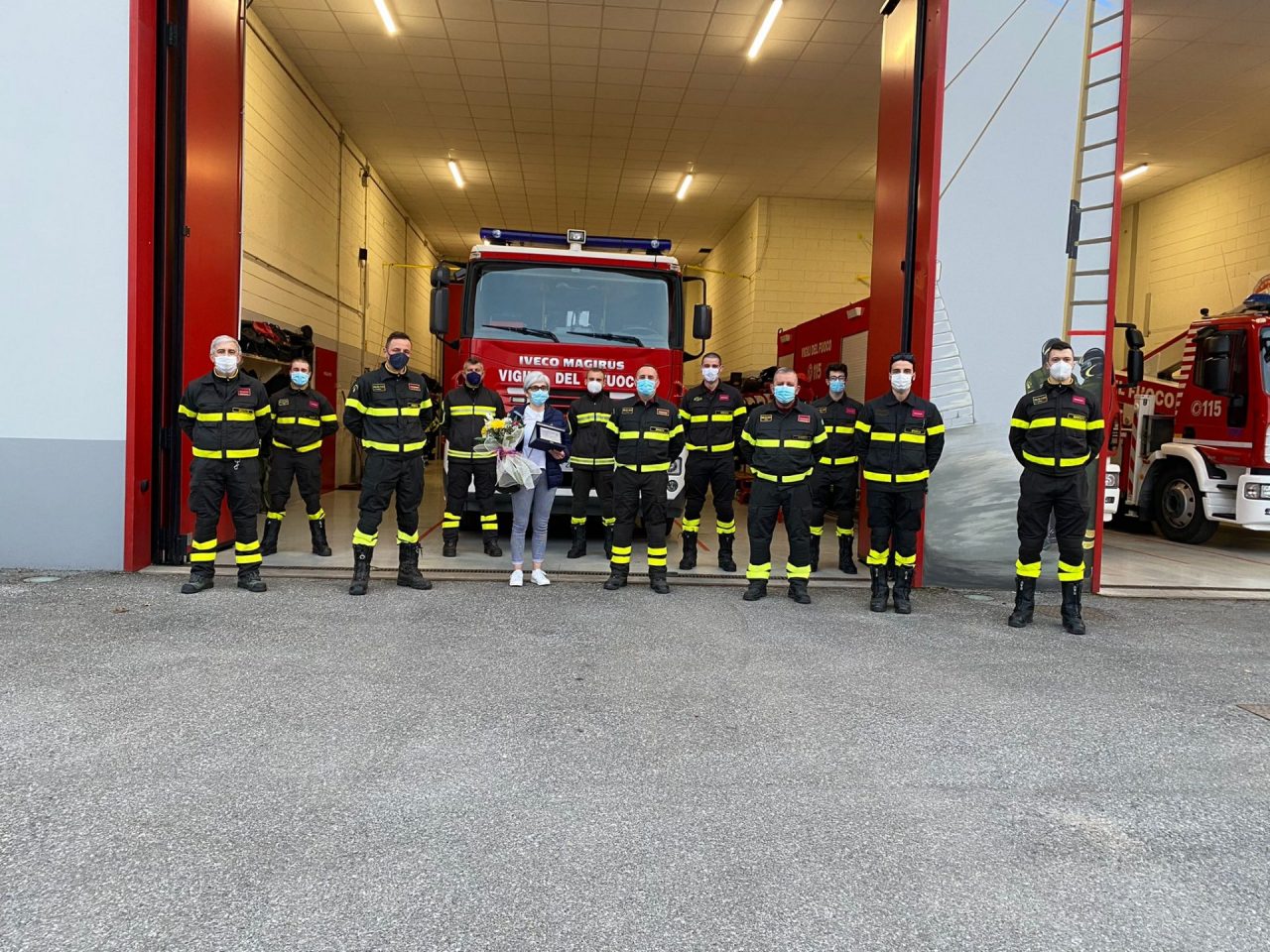 I pompieri hanno salutato la loro centralinista
