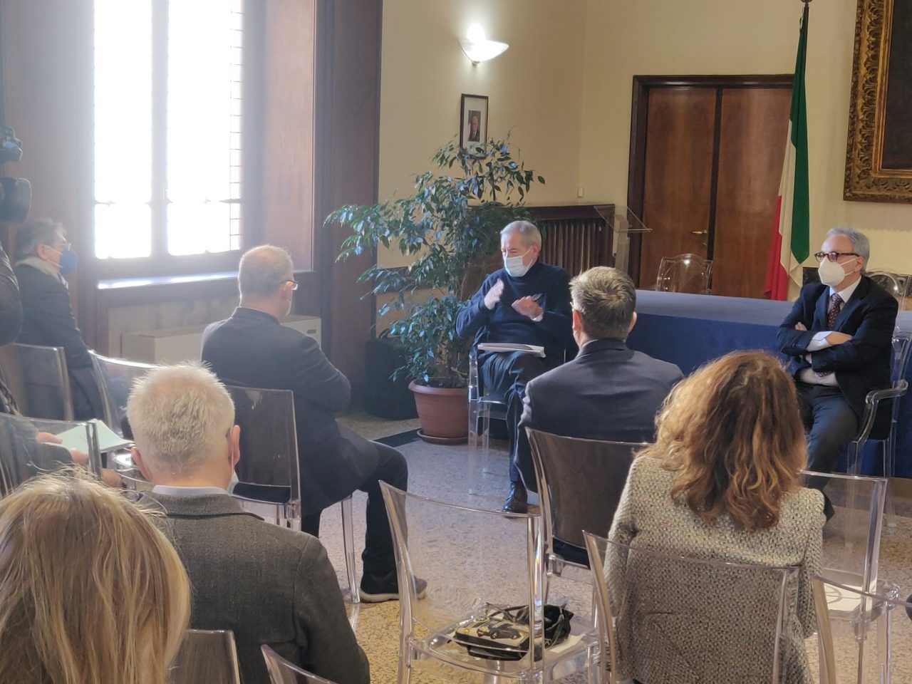 Bertolaso in visita a Brescia promette vaccini e cambio di passo: hub alla Fiera di Brescia