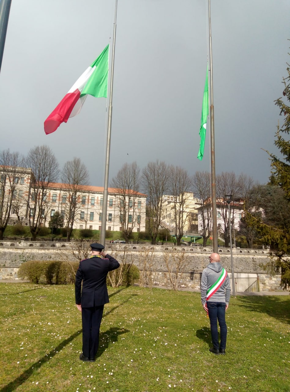 Brescia commemora le vittime del Coronavirus: Draghi in visita a Bergamo