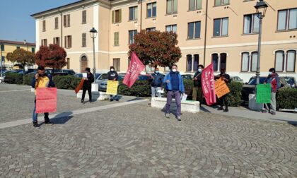 Polo logistico: gli ex operai in piazza per rivendicare il posto di lavoro