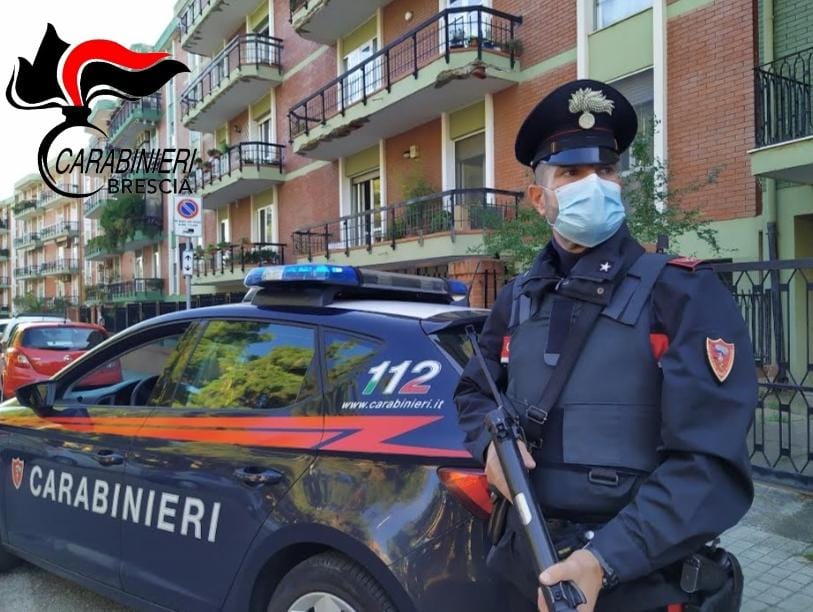 Sequestrata e costretta a camminare nuda nel bosco, salvata dai carabinieri