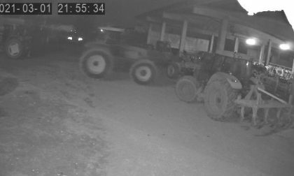 Tentano di rubare i trattori, agricoltore "salvato" dalle telecamere