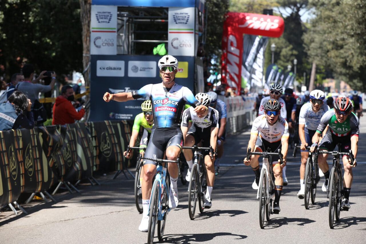 Il bresciano Michele Gazzoli vince il Gp Liberazione 2021