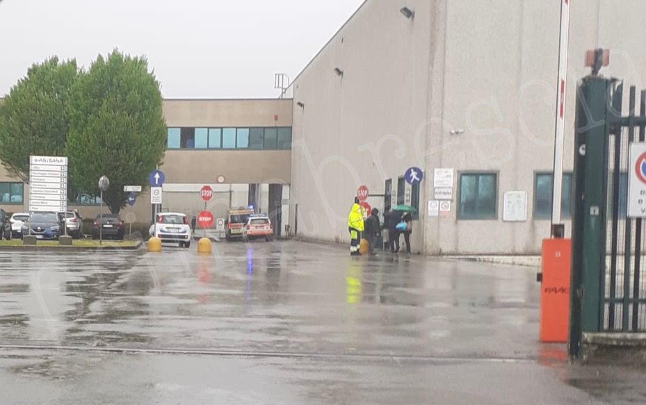 Malore in azienda: in ospedale una giovane donna