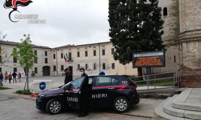 Ruba un ponteggio e minaccia chi tenta di fermarlo: in manette 63enne colto in flagrante