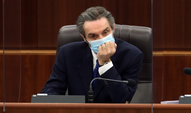 “Caso camici”, nuovi guai per Fontana: la Procura indaga anche per autoriciclaggio e false dichiarazioni