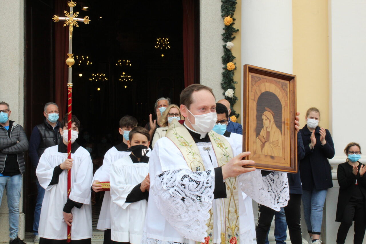 Duomo ha accolto il nuovo parroco don Carlo FOTO