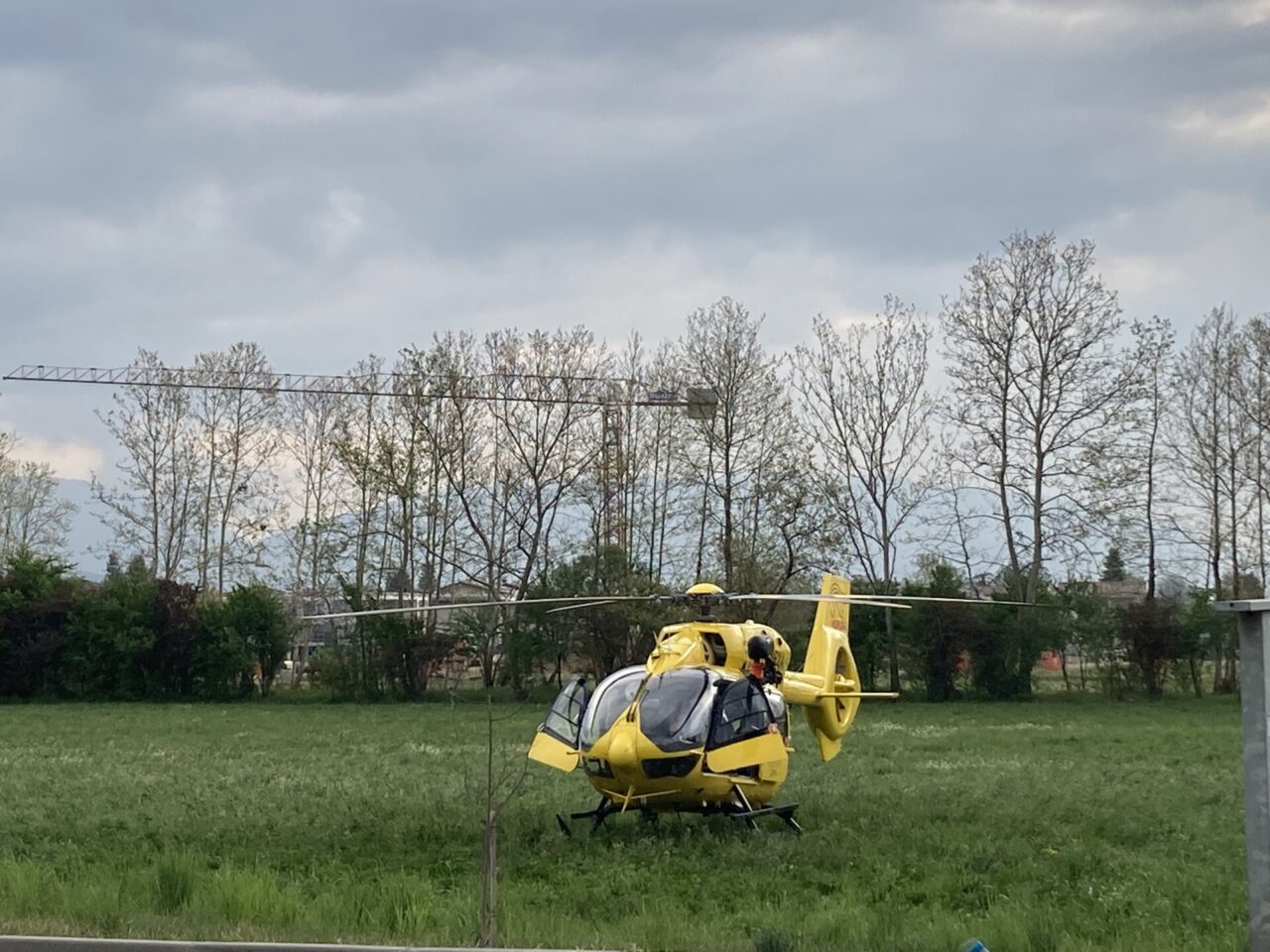 Donna ha un malore: interviene l’elisoccorso