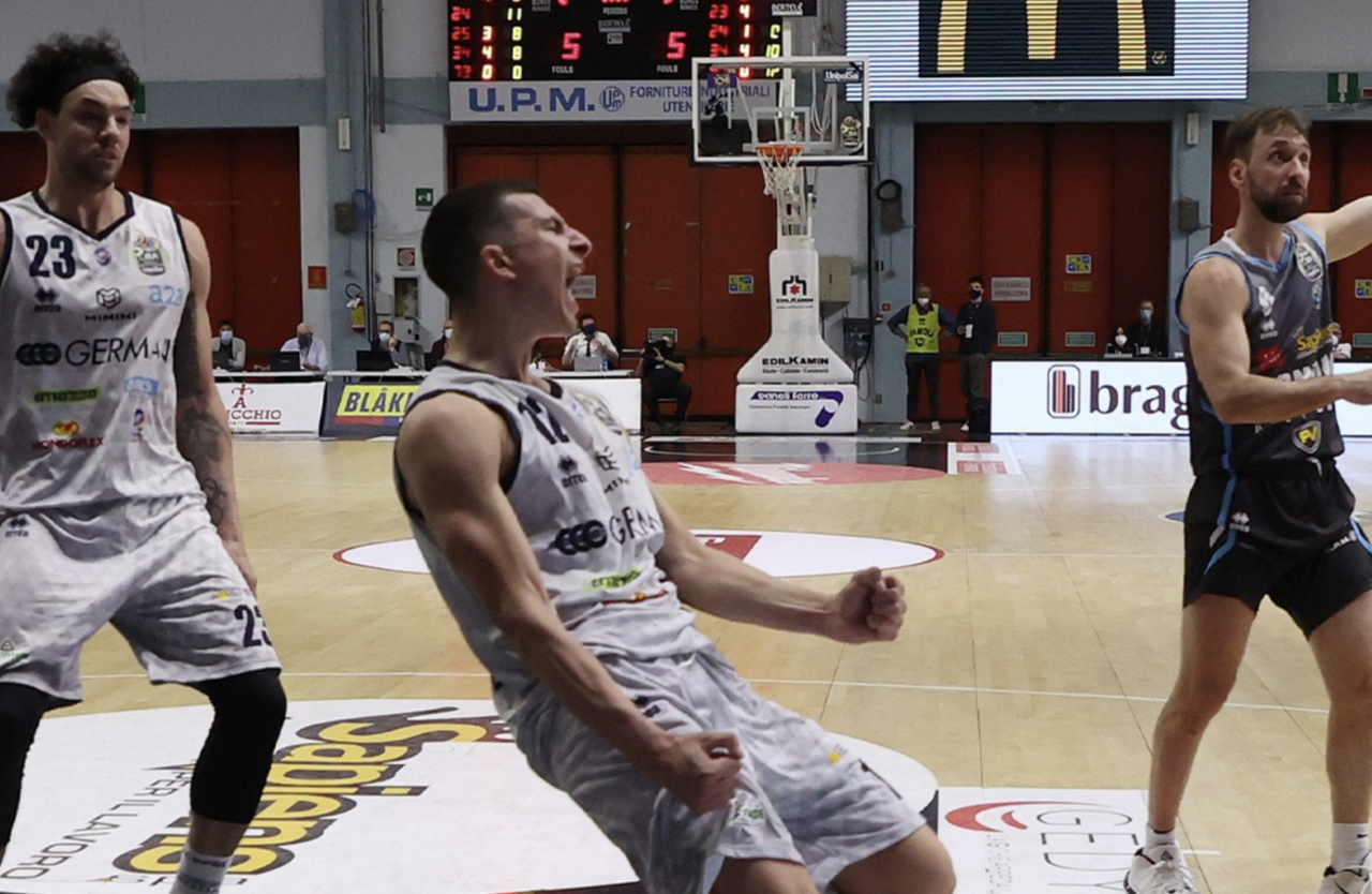 Brescia, finisce l’incubo retrocessione: la vittoria a Cremona vale la salvezza