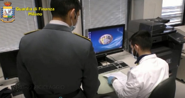 Trasferivano denaro sporco all’estero, sgominata banda di broker egiziani: arrestati due bresciani