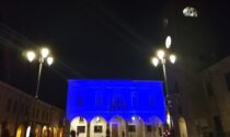Castel Goffredo illuminata di blu per l'autismo