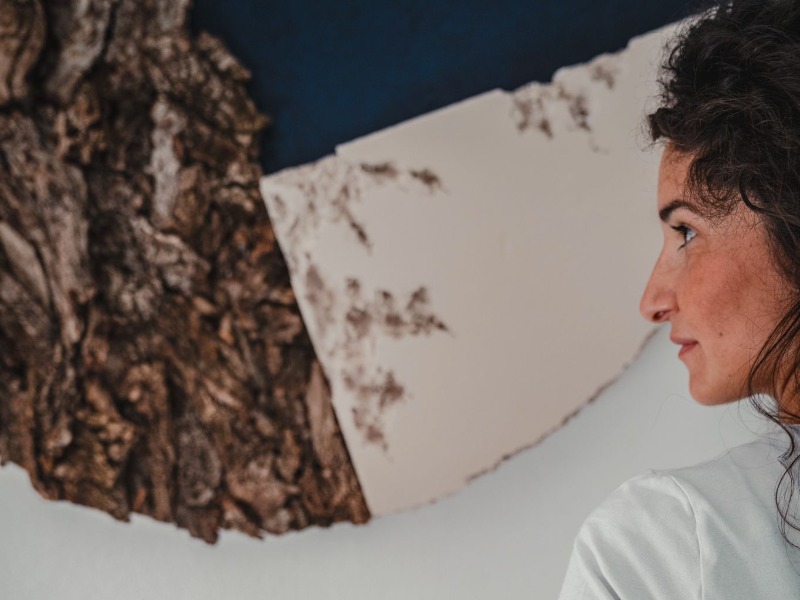 Quando arte e natura si incontrano: alla scoperta dell’anima materica di Elisa Martinelli