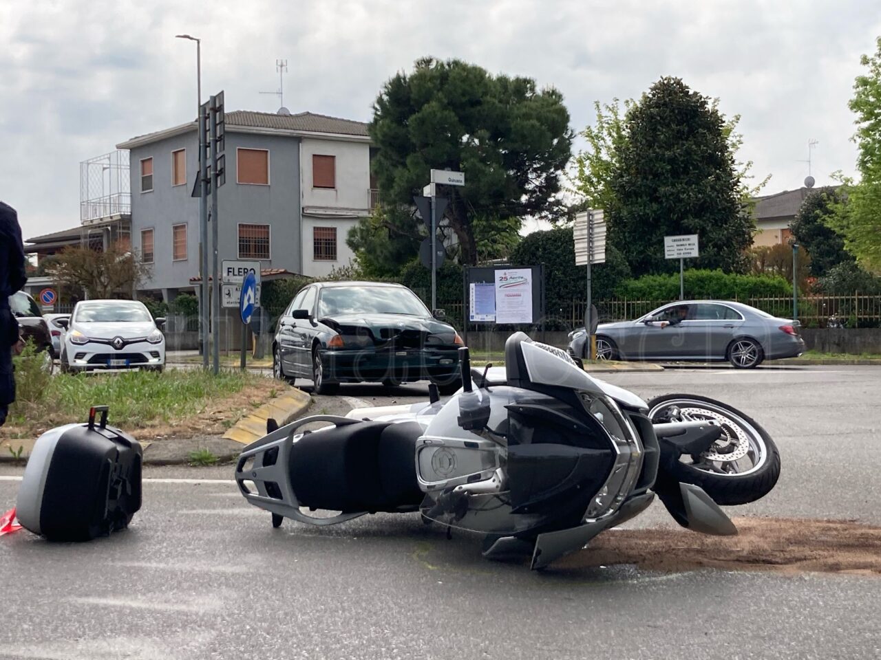 Scontro fra auto e moto, in ospedale due centauri