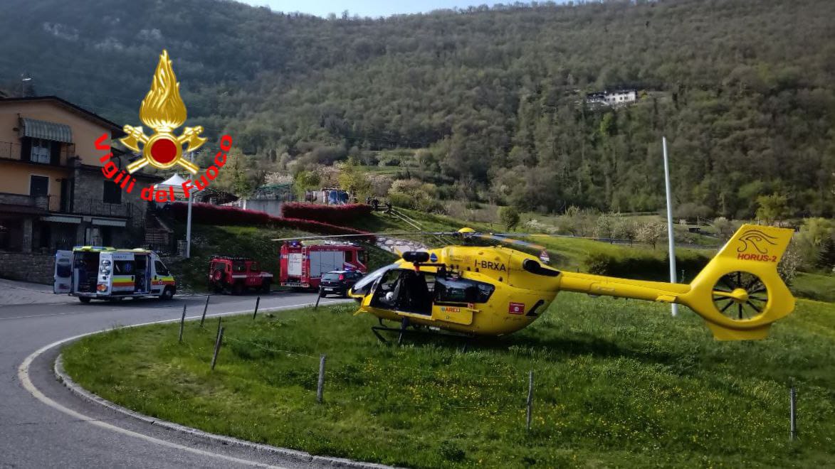 Cade dalla moto, 58enne soccorso dall’eliambulanza