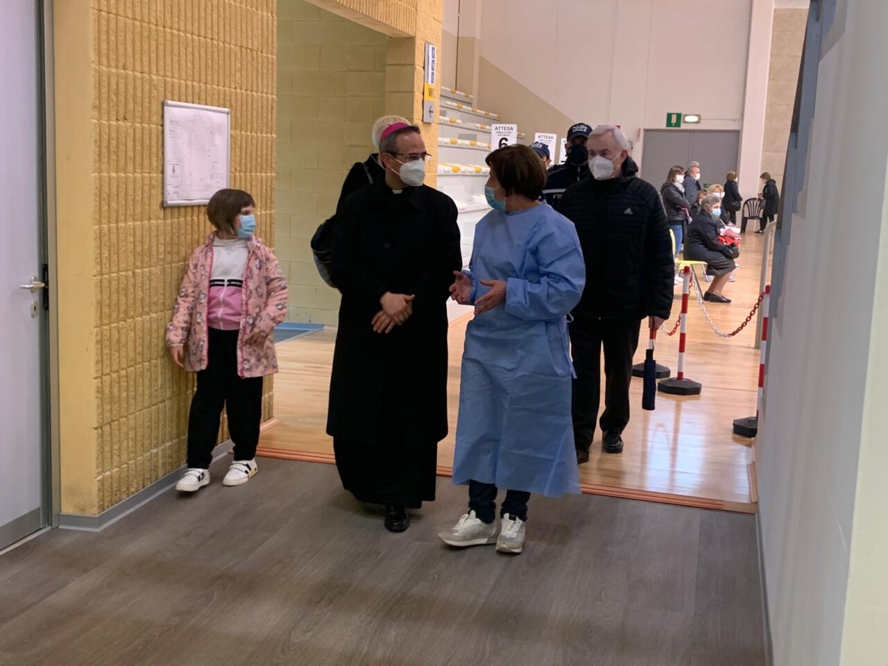 Il Vescovo di Mantova in visita all’hub vaccinale volontario di Castel Goffredo