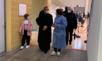 Il Vescovo di Mantova in visita all'hub vaccinale volontario di Castel Goffredo