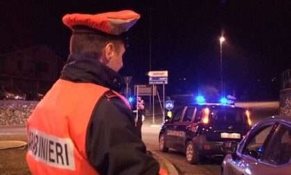 Alticcio alla guida di una Porsche provoca un incidente: auto distrutta e patente ritirata a un 28enne