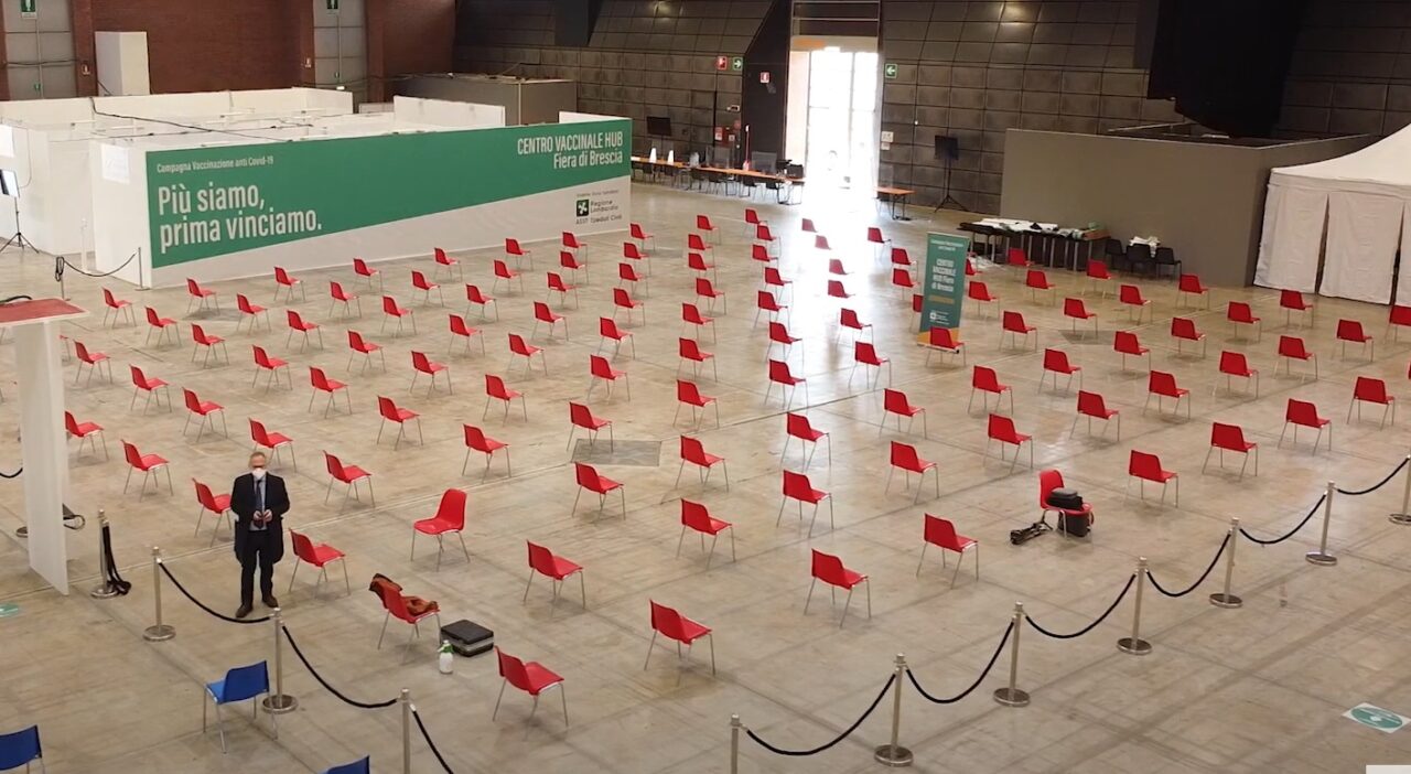 L’assessore regionale Locatelli: “Negli hub vaccinali percorsi protetti per le persone più fragili”