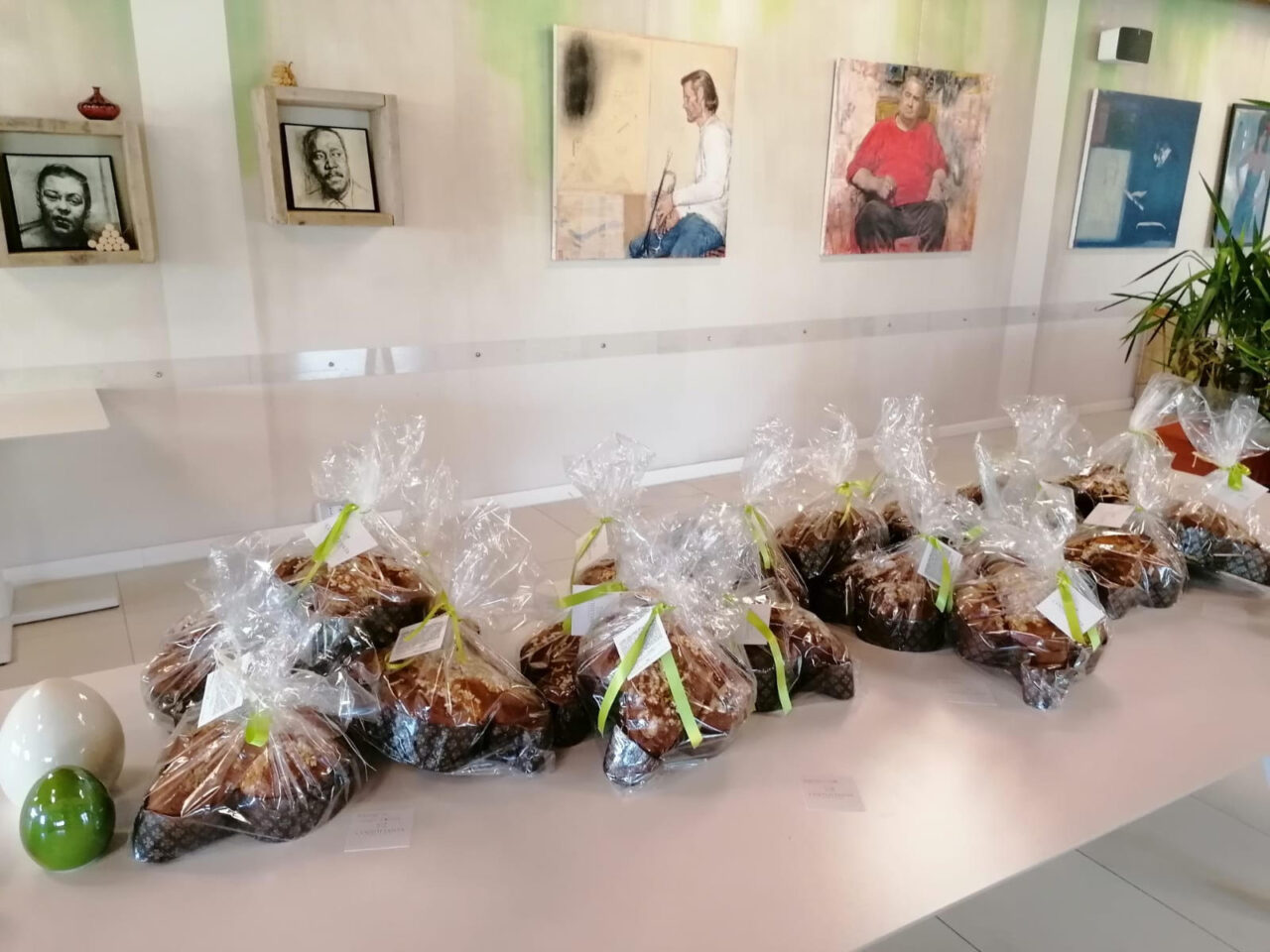 Cascina Clarabella dona le colombe all’ospedale di Iseo