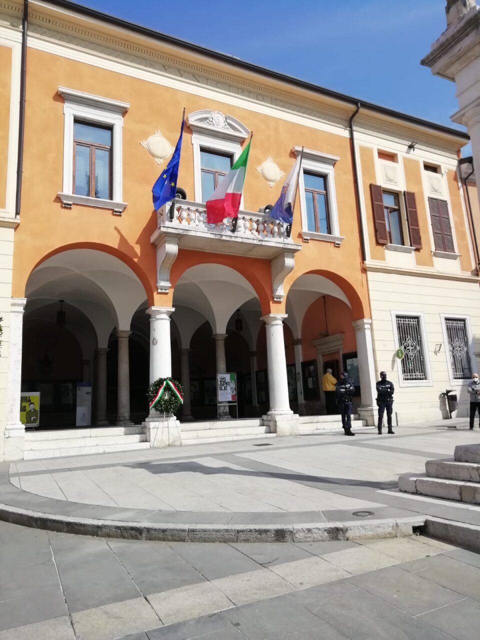 Stop alle code agli sportelli: certificati anagrafici online