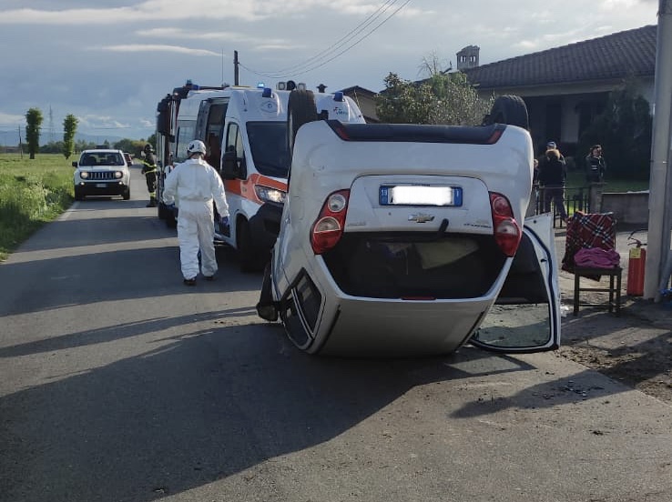 Ribaltamento a Rudiano: pompieri e soccorritori in azione