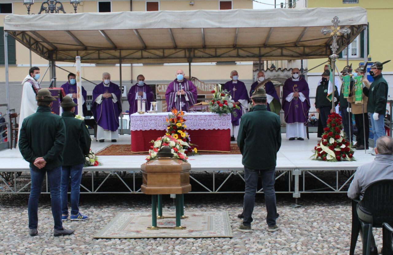 Rovato ha dato l’ultimo saluto al capogruppo degli Alpini