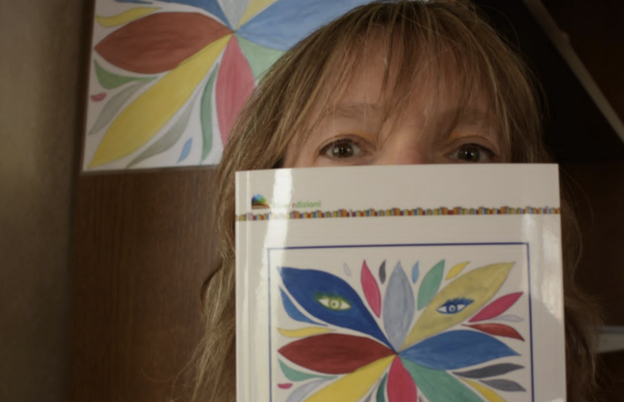 Poesie per beneficenza: la scrittrice Tonolini al fianco dell’assocazione Il Faro