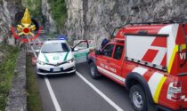 Caduta massi sulla pista ciclabile, intervengono i Vigili del Fuoco