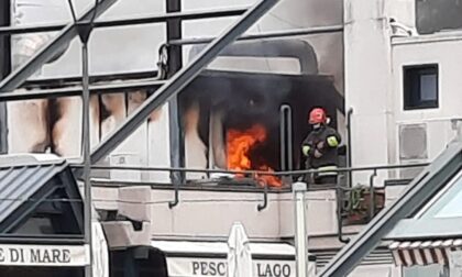 Incendio in un ristorante in riva al lago: sul posto i Vigili del fuoco