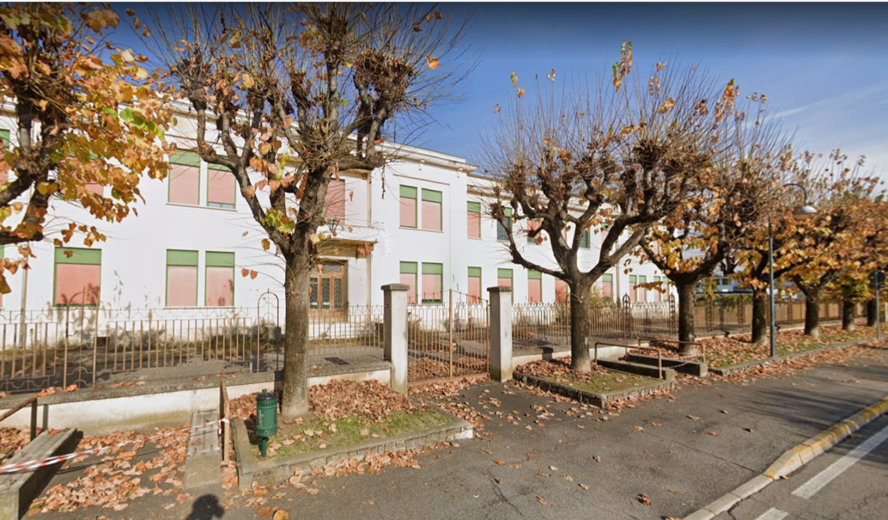 Via libera all’atto di indirizzo per mettere all’asta le vecchie scuole