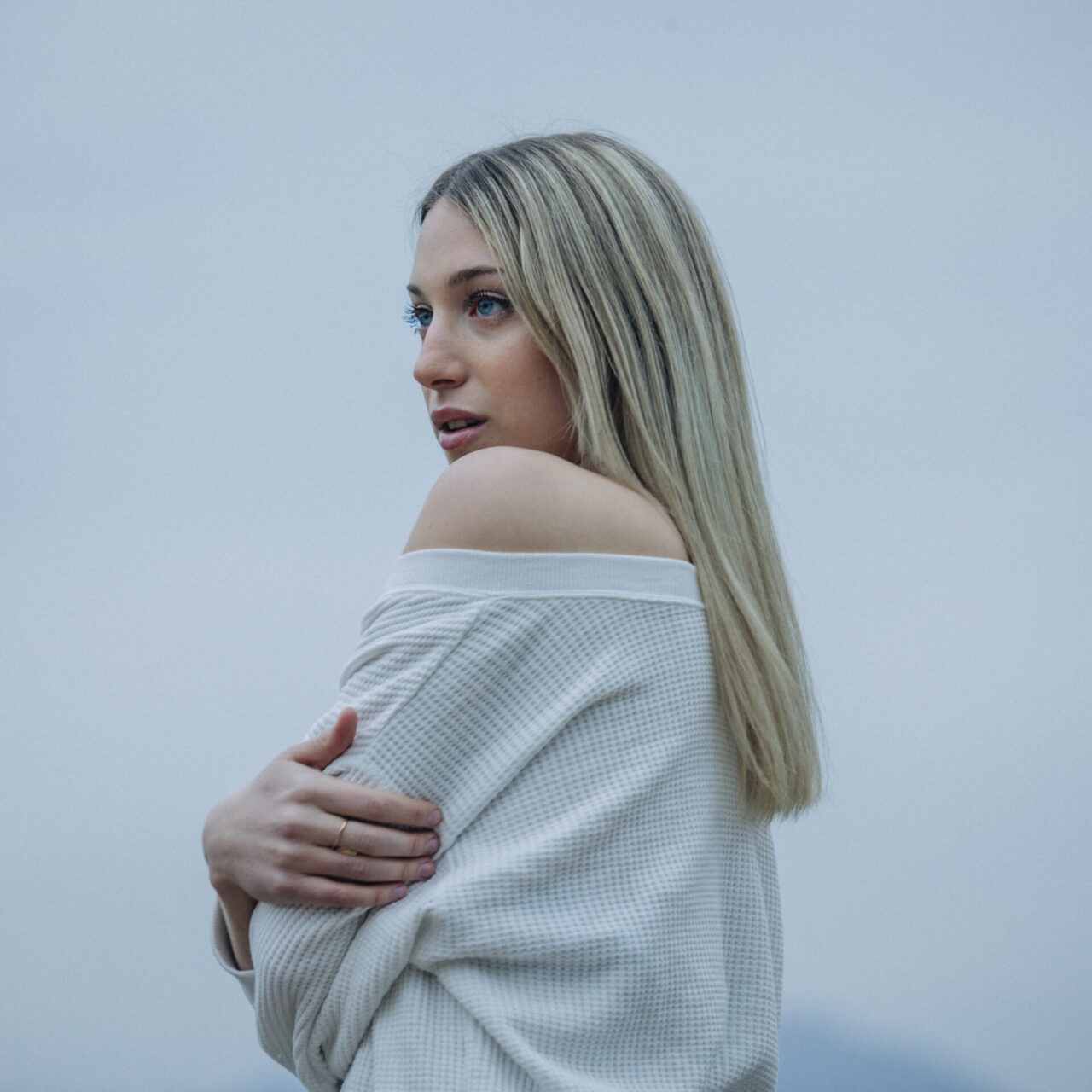 Esordio da solista per la cantante iseana Sofia Anessi