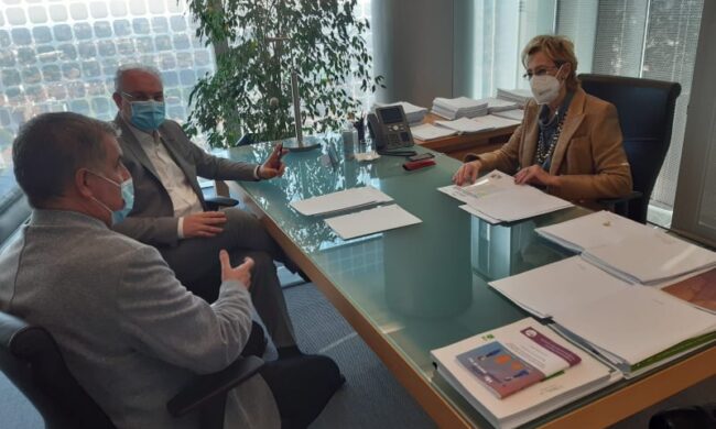 Vaccini Covid: già oltre 400mila prenotazioni per la fascia 12 – 29 anni