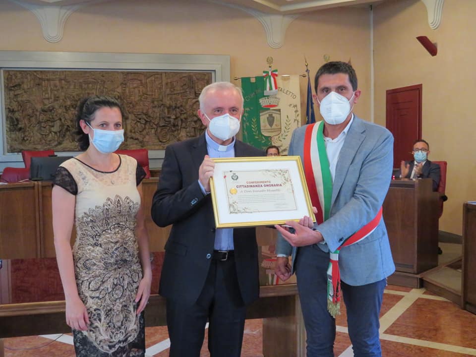 Consegnata la cittadinanza onoraria a don Renato Musatti