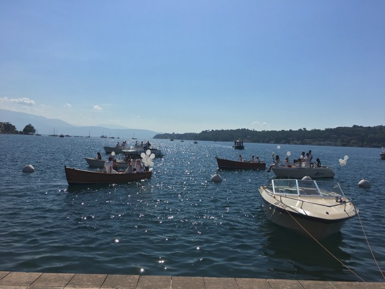 Corteo di barche e funerali in Duomo: l’ultimo saluto a Umberto Garzarella