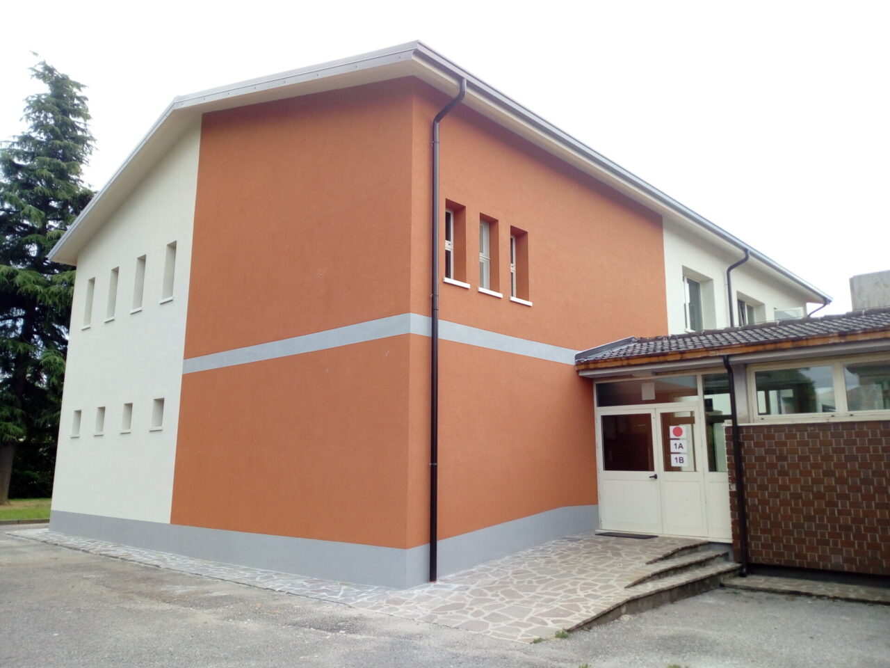 Scuola primaria riqualificata a costo zero per il Comune