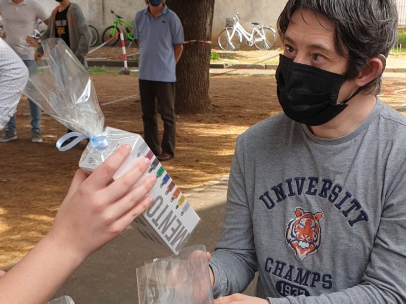 Consegnate oltre 100 borracce a scuola per sensibilizzare sull’economia circolare