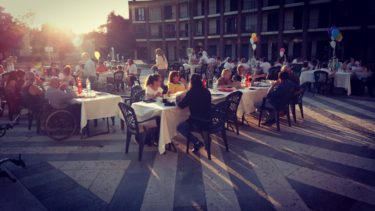 Grande successo per la seconda «Cena in piazza» di Pompiano