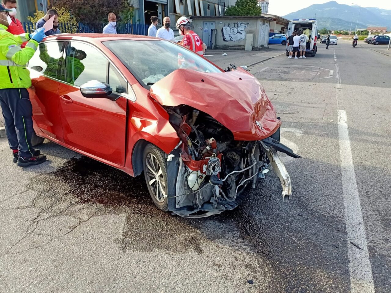 Violento impatto a Capriolo: distrutte due auto