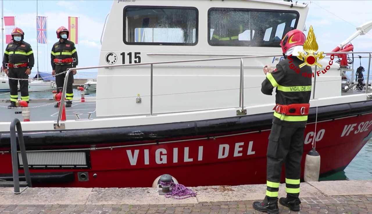 Più sicurezza sul Garda con la nuova imbarcazione antincendio dei Vigili del Fuoco