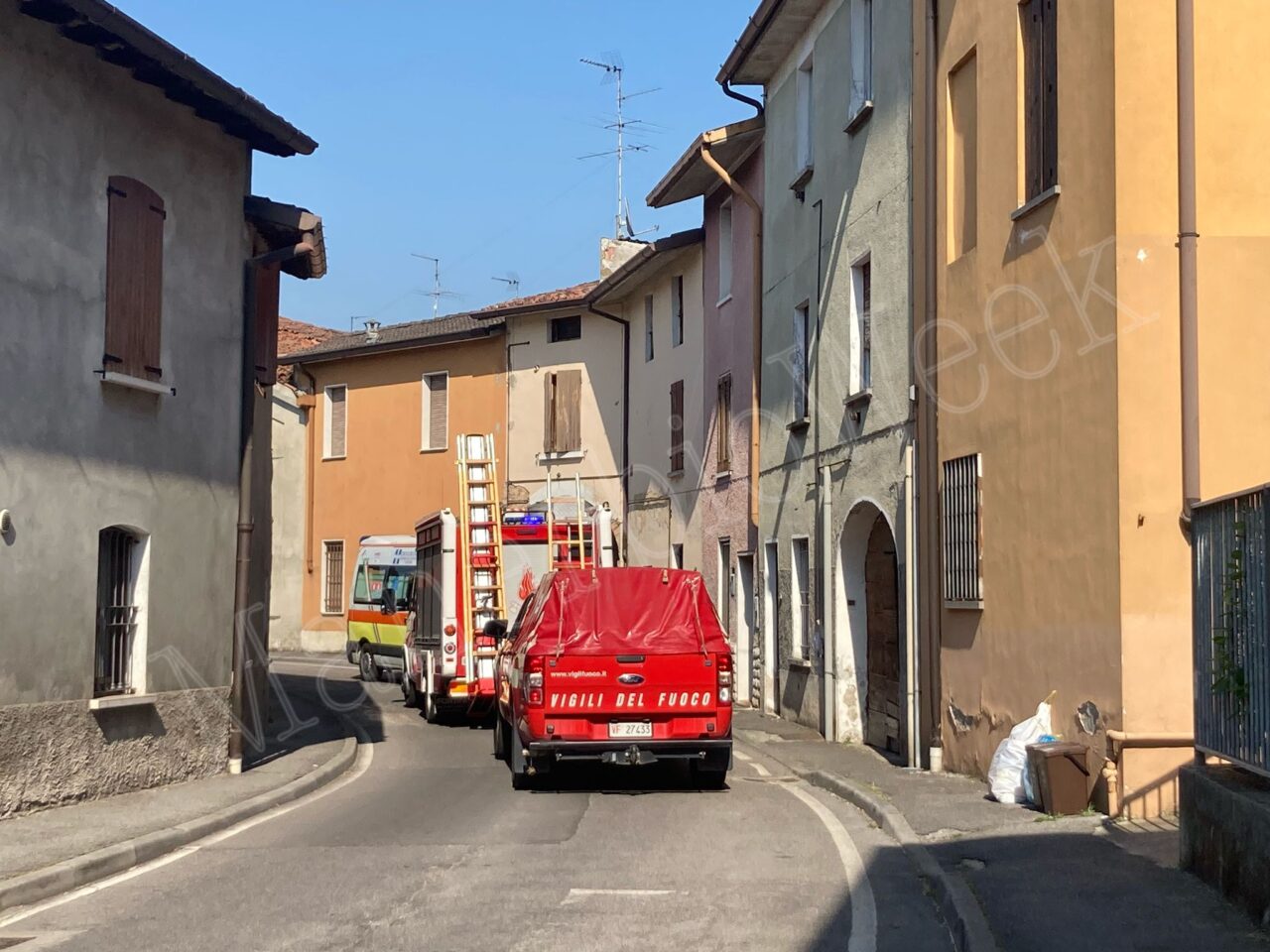 Cade e non riesce ad alzarsi, anziana soccorsa dai pompieri