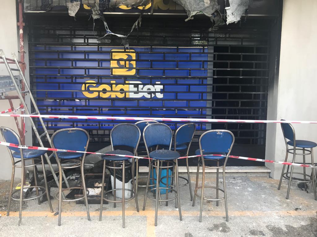 Incendio nella notte, devastata la Goldbet