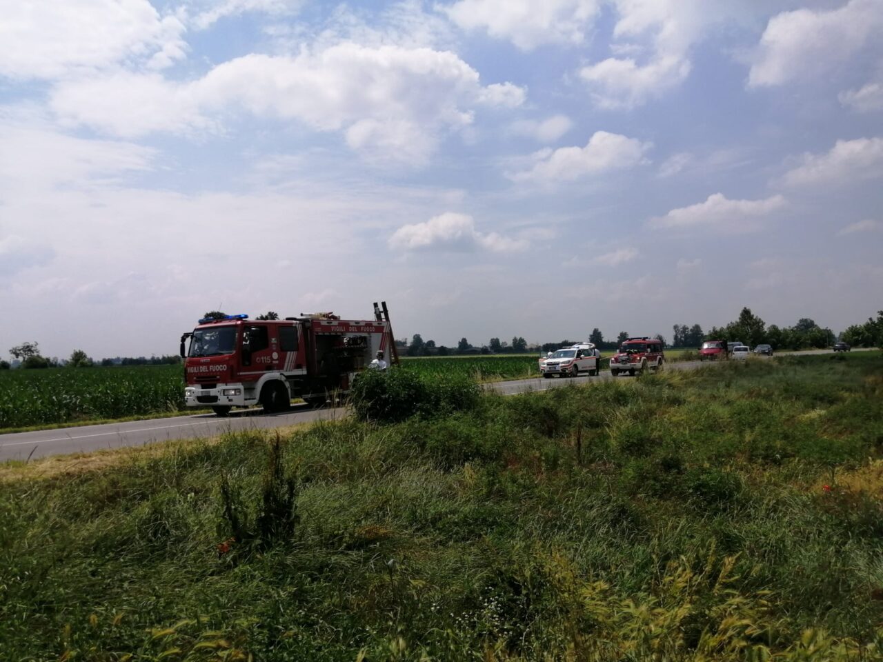 Perde il controllo dell’auto e si ribalta nei campi: paura per un 40enne